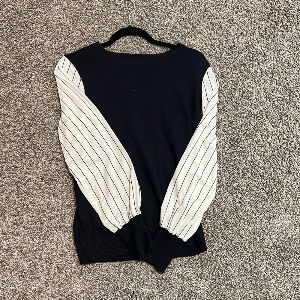 DKNY- KNIT SWEATER WITH BASEBBALL SLEEVES!
